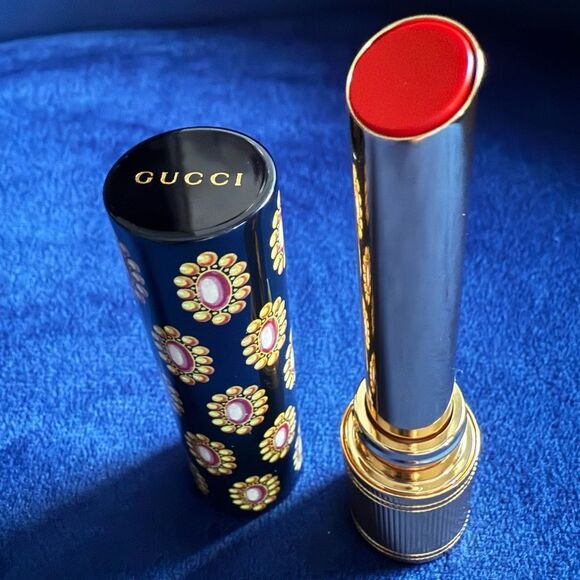 GUCCI ROUGE DE BEAUTÉ BRILLANT – GOLDIE RED 25 | GLOW EDITION - Picture 14 of 17